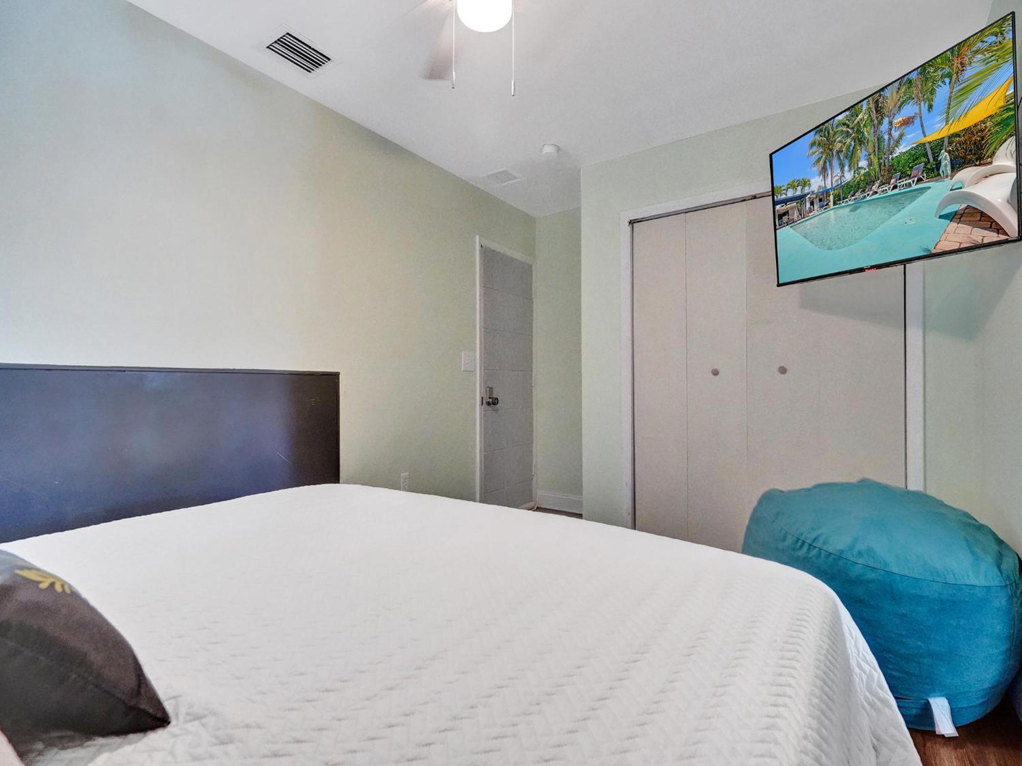 Casa de hóspedes Gaypool Side Pleasure Clothing Optional Mens Only