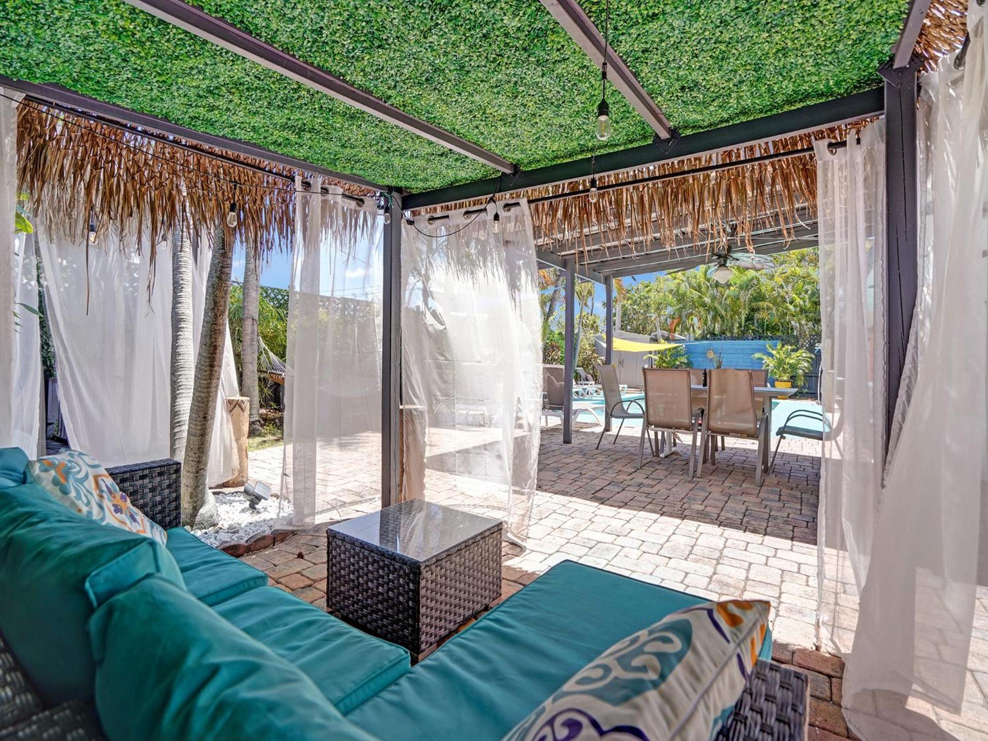 Casa de hóspedes Gaypool Side Pleasure Clothing Optional Mens Only Oakland Park
