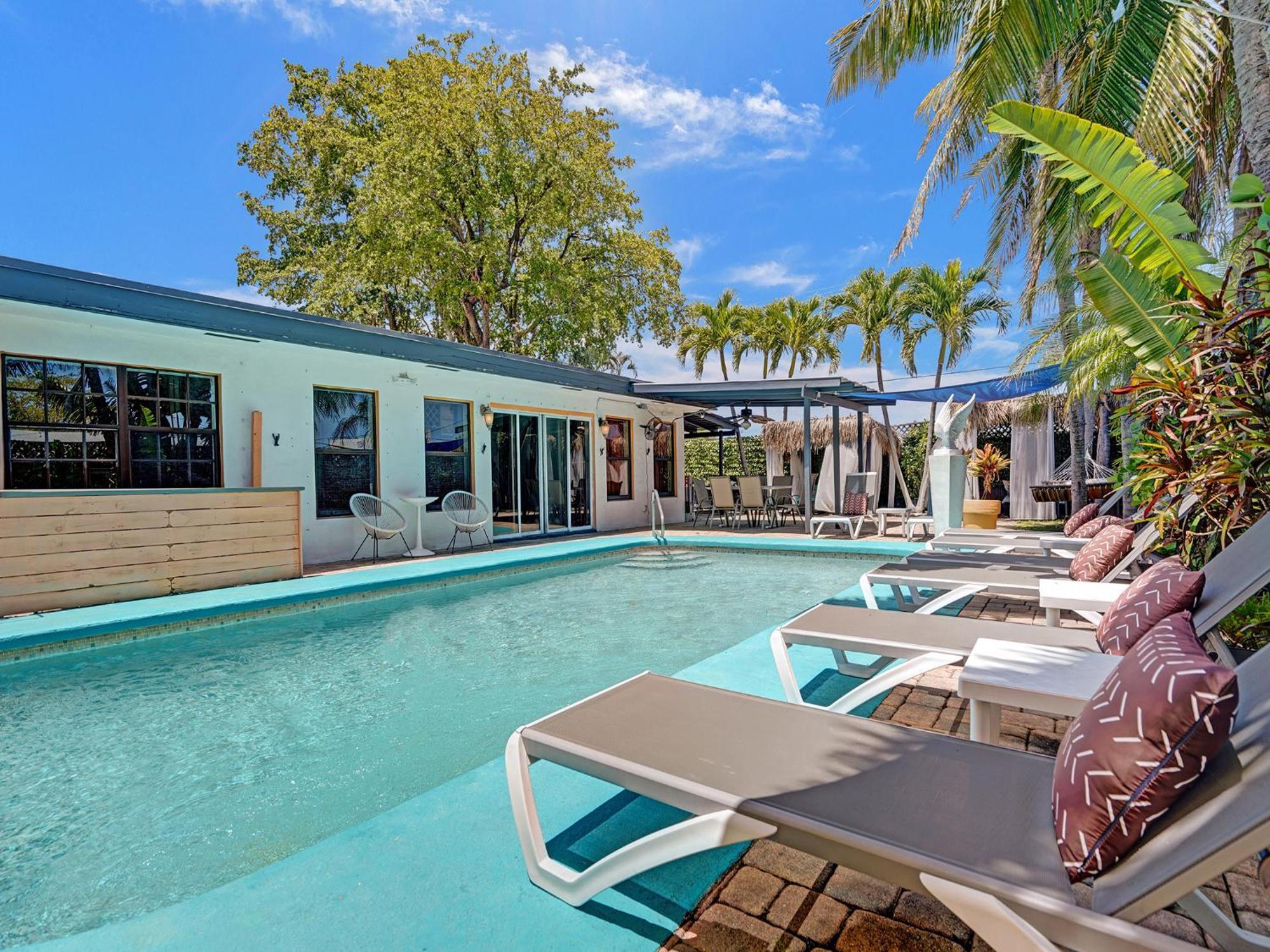 Gaypool Side Pleasure Clothing Optional Mens Only Oakland Park