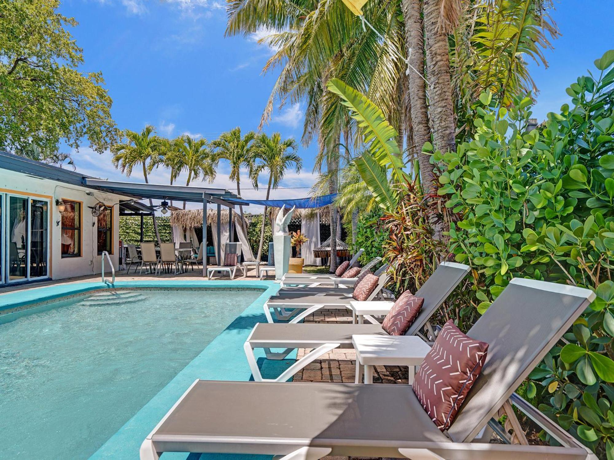 Casa de hóspedes Gaypool Side Pleasure Clothing Optional Mens Only Oakland Park