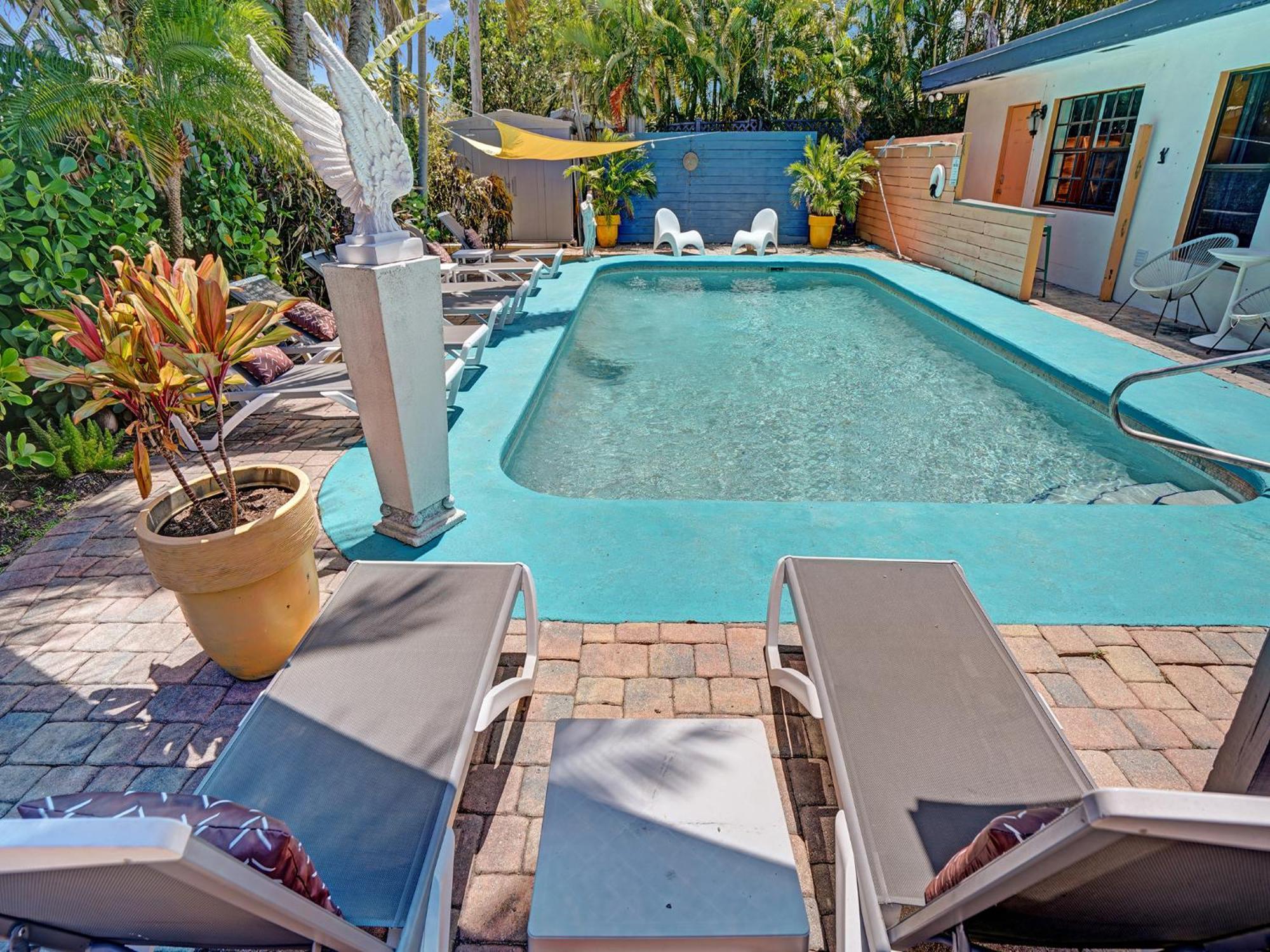 Casa de hóspedes Gaypool Side Pleasure Clothing Optional Mens Only *
